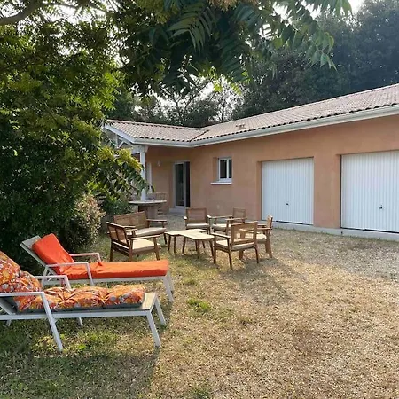 Holiday home Maison A Moins De 5 Minutes De La Soulac-sur-Mer